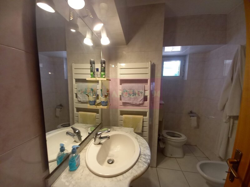 Piata Unirii vanzare apartament 4 camere, metrou si parc